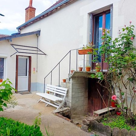 Petite Maison Etape Loire A Velo Ou Compostelle Mosnes Zewnętrze zdjęcie
