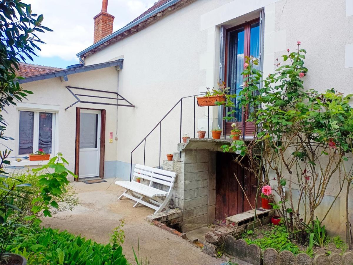 Petite Maison Etape Loire A Velo Ou Compostelle Mosnes Zewnętrze zdjęcie